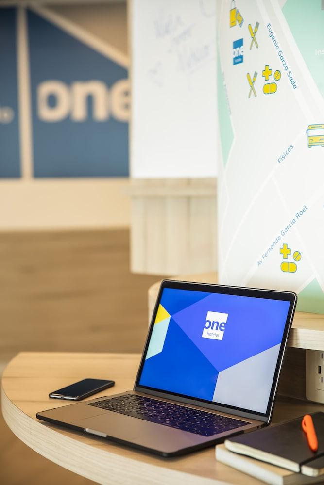 ホテル One Monterrey Tecnologico エクステリア 写真